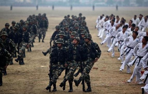 Quân đội Nepal thao diễn